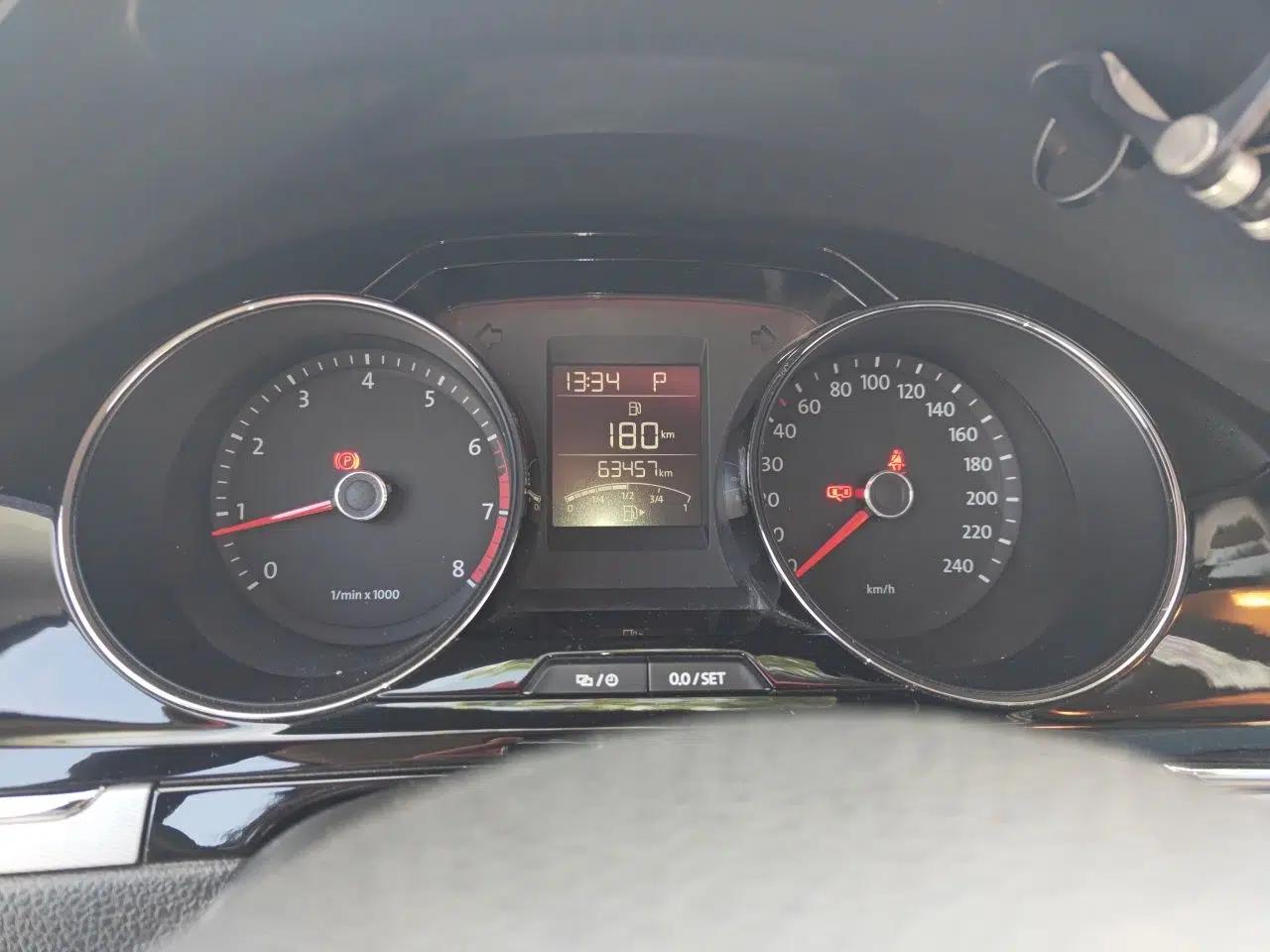Volkswagen Bora 2014 1.6L Automatic Comfort Model — миниатюра 11