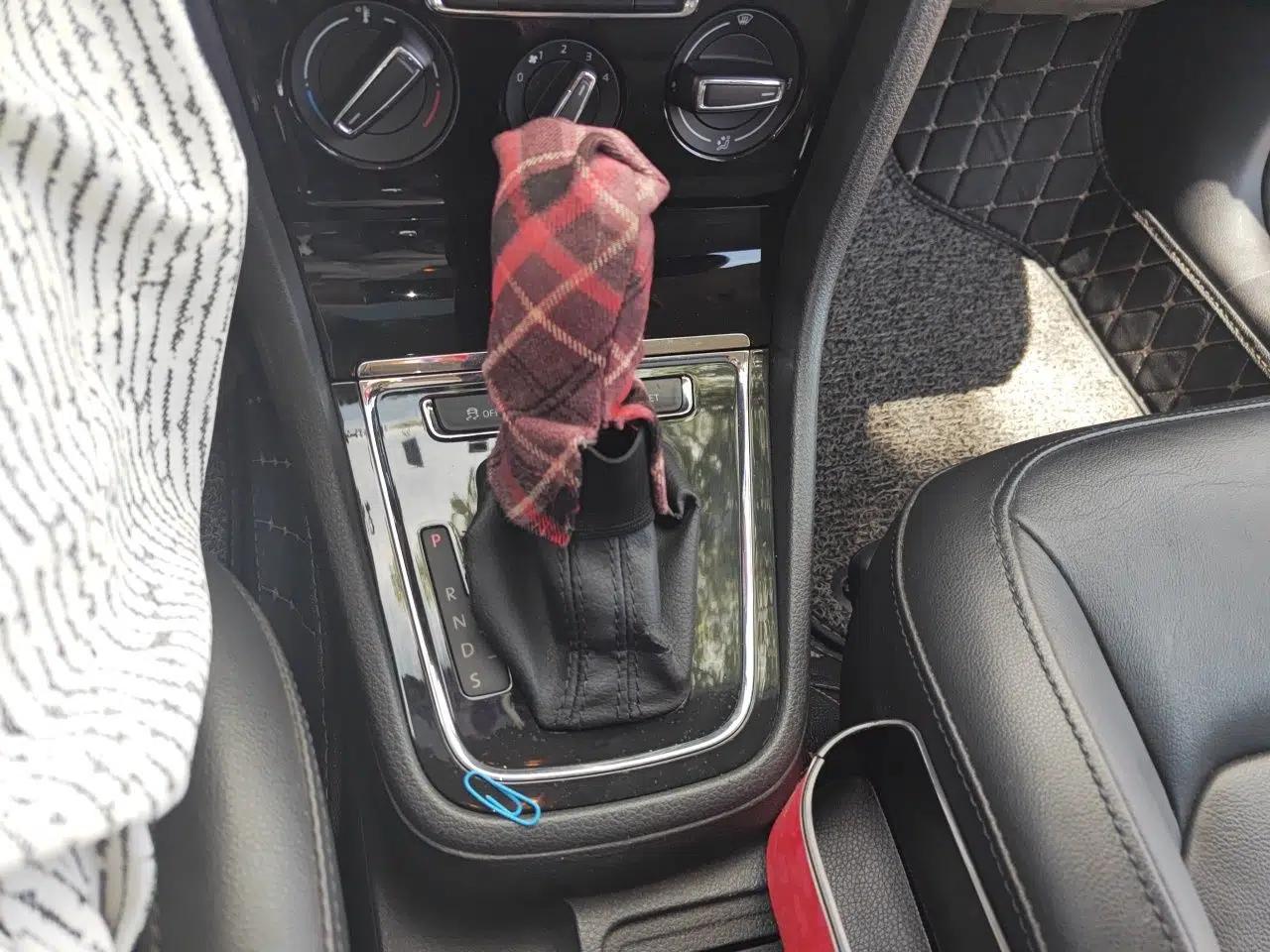 Volkswagen Bora 2014 1.6L Automatic Comfort Model — миниатюра 14