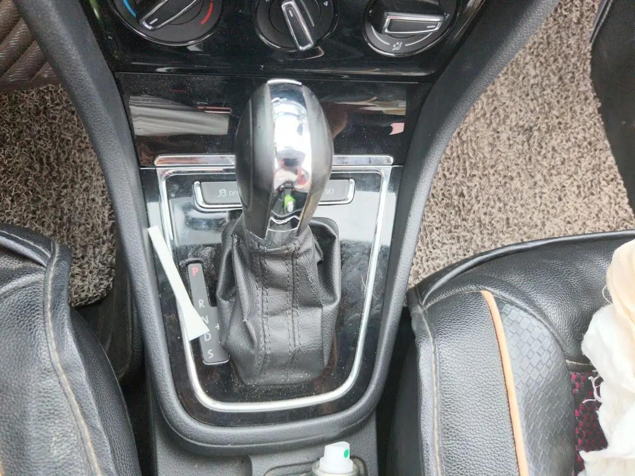 Volkswagen Bora 2015 Value Edition 1.6L Automatic Comfort Version — миниатюра 14
