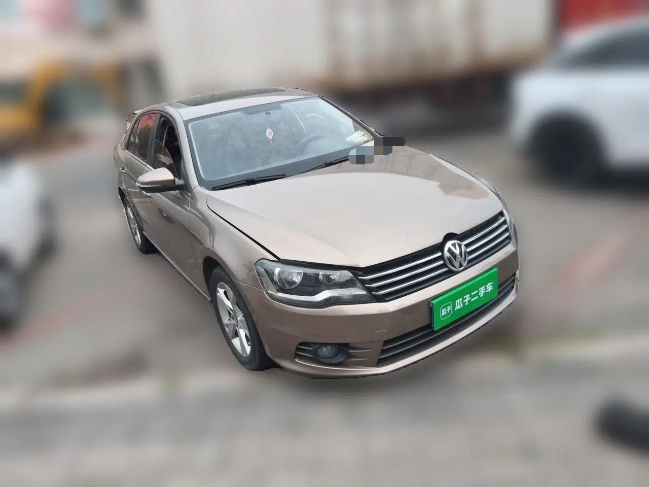 Volkswagen Bora 2015 Value Edition 1.6L Automatic Comfort Version — миниатюра 3