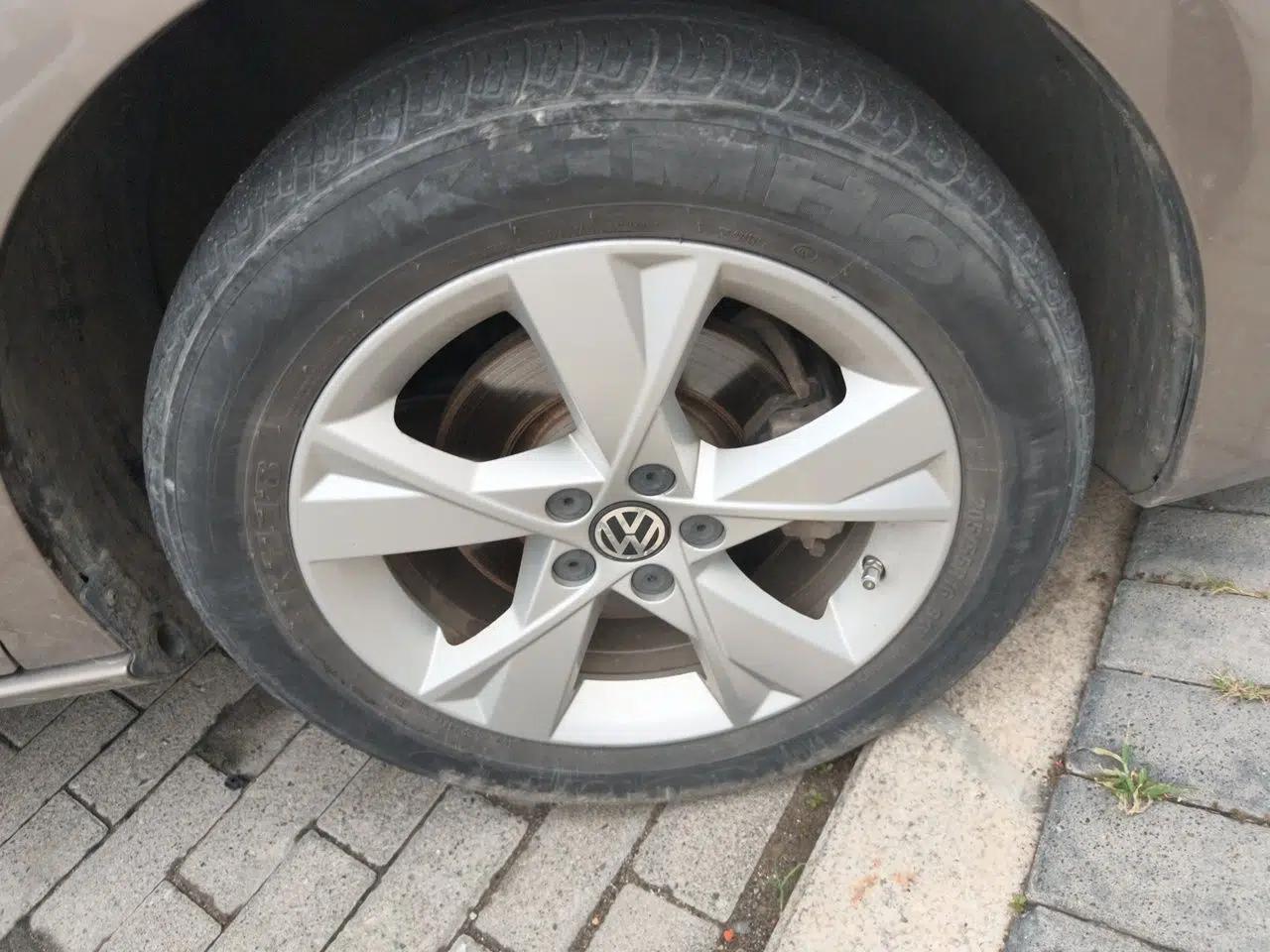 Volkswagen Bora 2015 Value Edition 1.6L Automatic Comfort Version — миниатюра 8