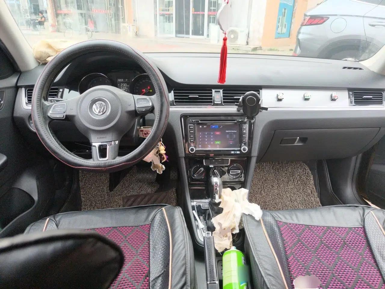 Volkswagen Bora 2015 Value Edition 1.6L Automatic Comfort Version — миниатюра 9