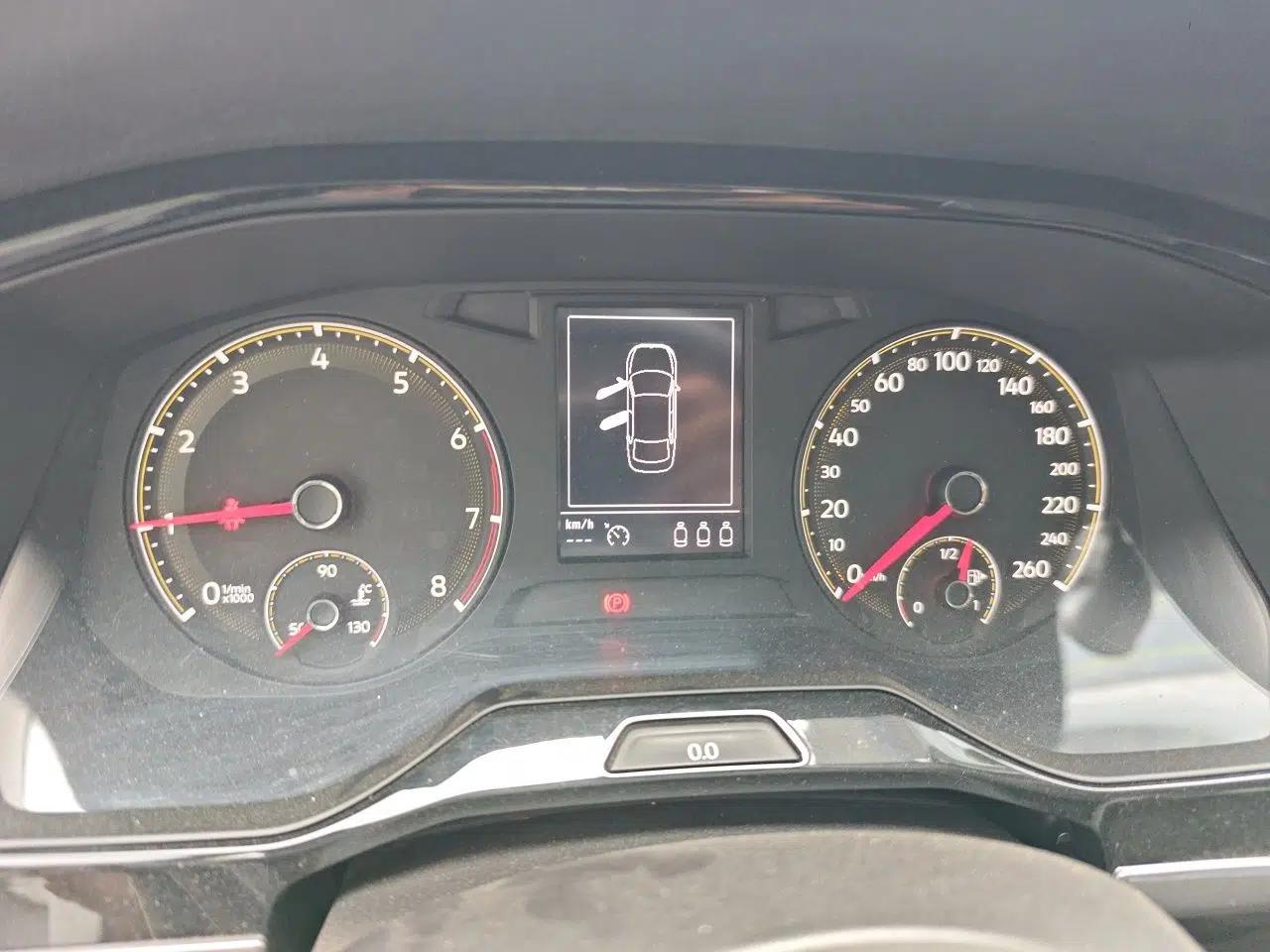 Volkswagen Bora 2020 1.5L Manual Comfort Version — миниатюра 11