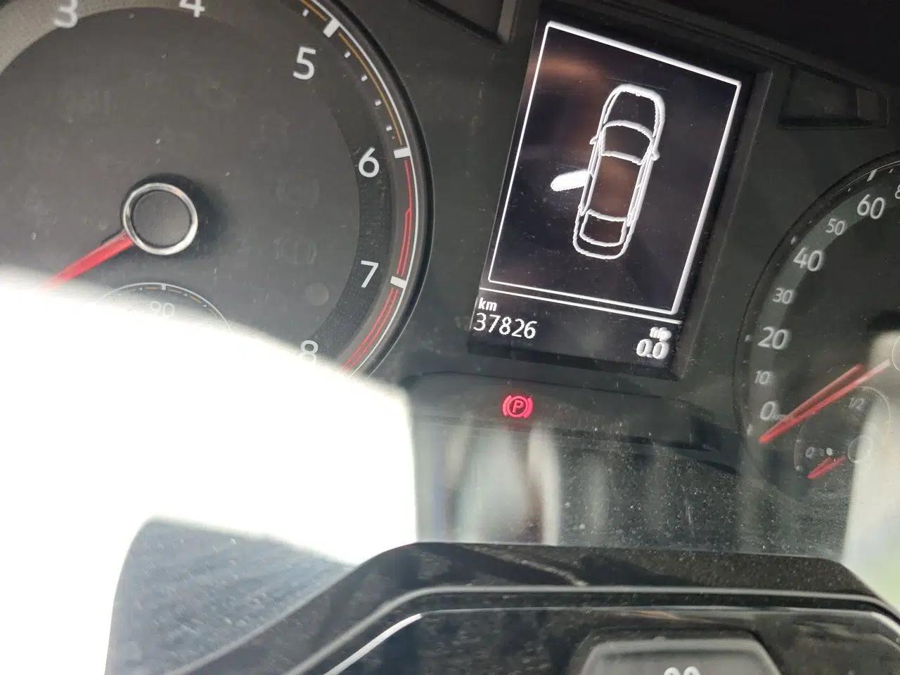Volkswagen Bora 2020 1.5L Manual Comfort Version — миниатюра 12