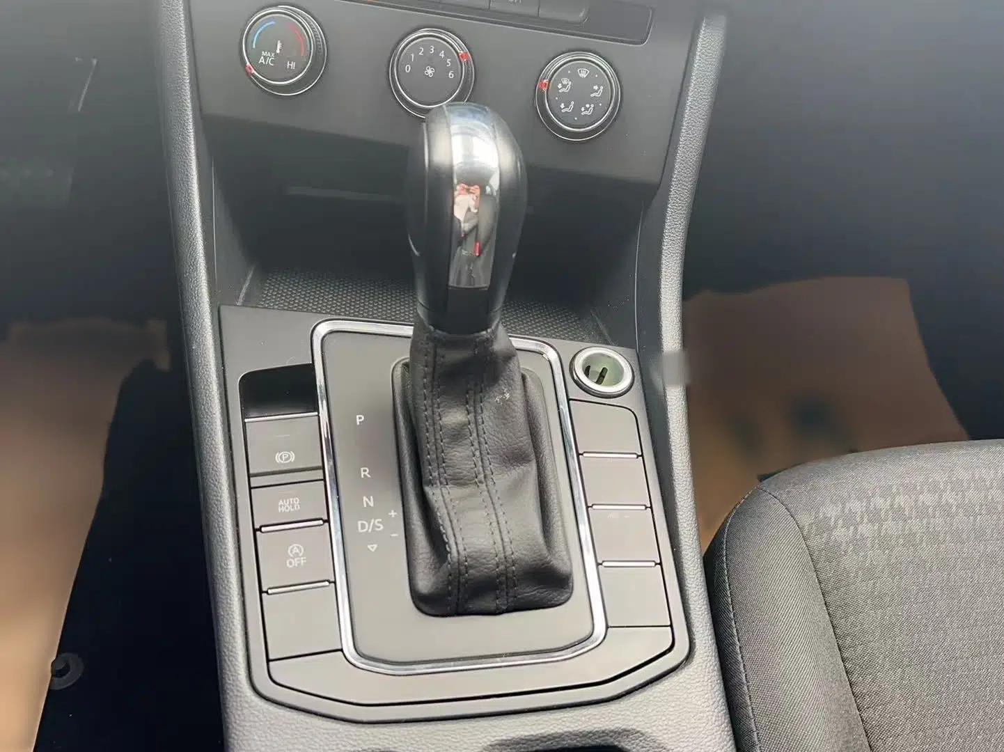 Volkswagen Bora 2021 1.5L Automatic Fashionable Smart Connectivity Version — миниатюра 23