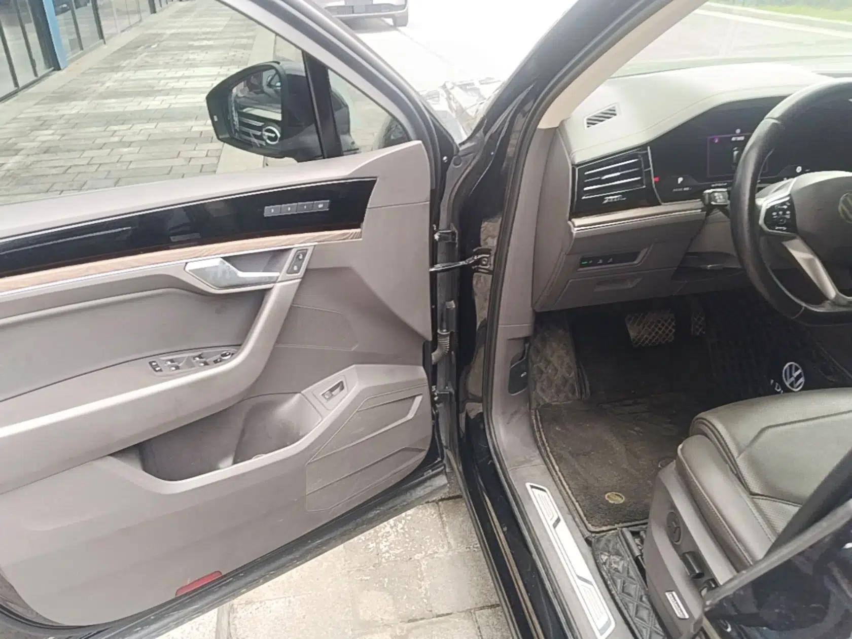 Volkswagen Touareg 2021 3.0 TSI Prestige Edition Classic Sport Package — миниатюра 23