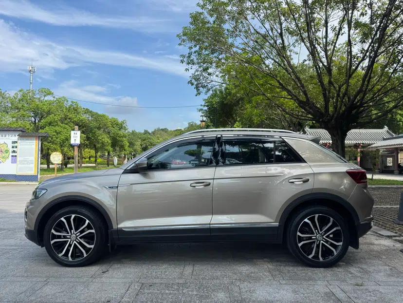 Volkswagen T-ROC 2020 280TSI DSG Two-Wheel Drive Comfort Version — миниатюра 17
