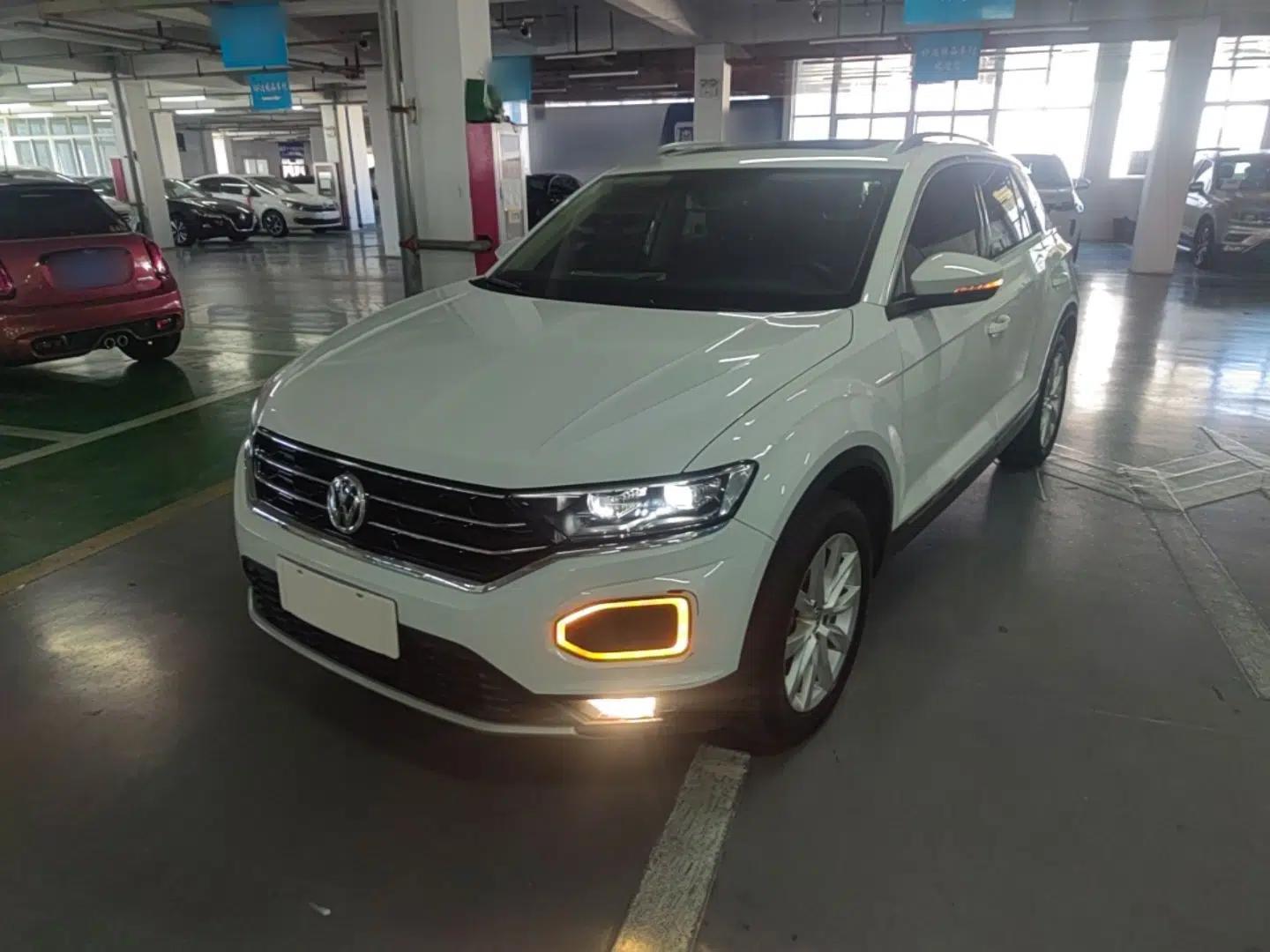 Volkswagen T-ROC 2018 230TSI DSG Two-Wheel Drive Advanced Version China V Standard — миниатюра 1