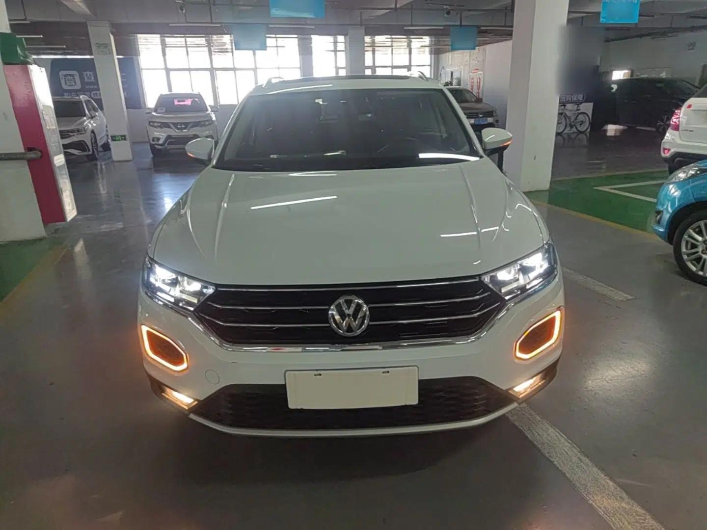 Volkswagen T-ROC 2018 230TSI DSG Two-Wheel Drive Advanced Version China V Standard — миниатюра 2