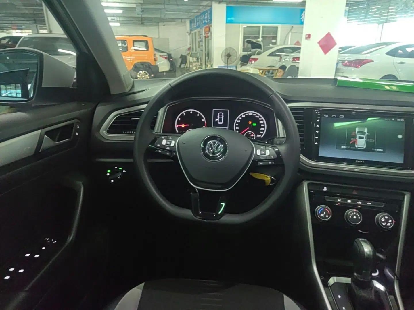 Volkswagen T-ROC 2018 230TSI DSG Two-Wheel Drive Advanced Version China V Standard — миниатюра 13