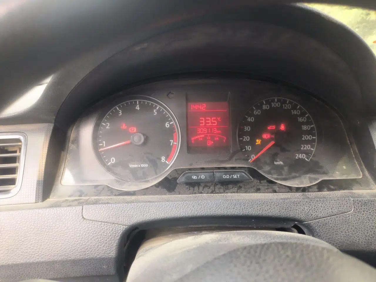 Volkswagen Santana 2013 1.6L Manual Fashion Edition — миниатюра 11