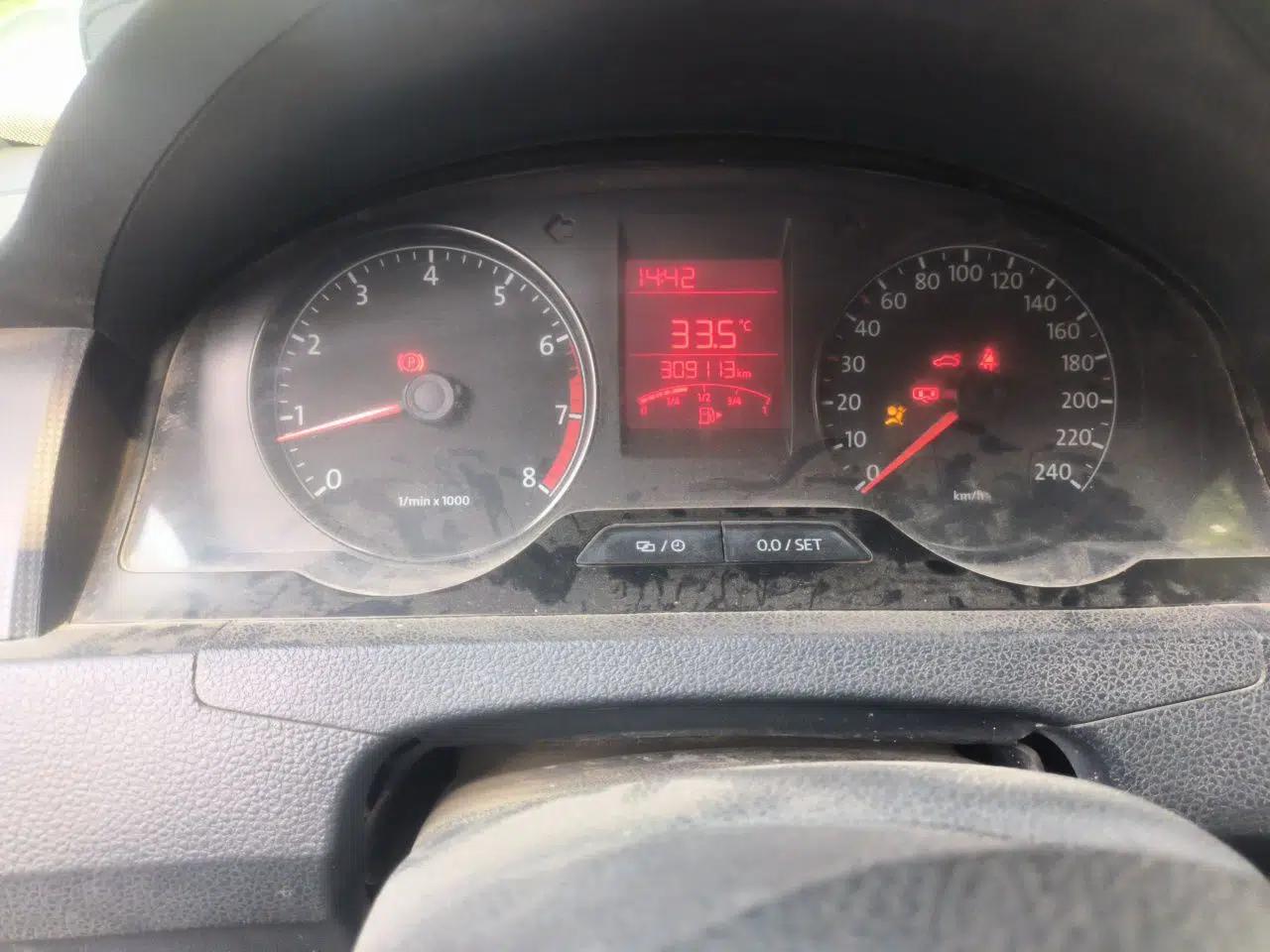 Volkswagen Santana 2013 1.6L Manual Fashion Edition — миниатюра 12