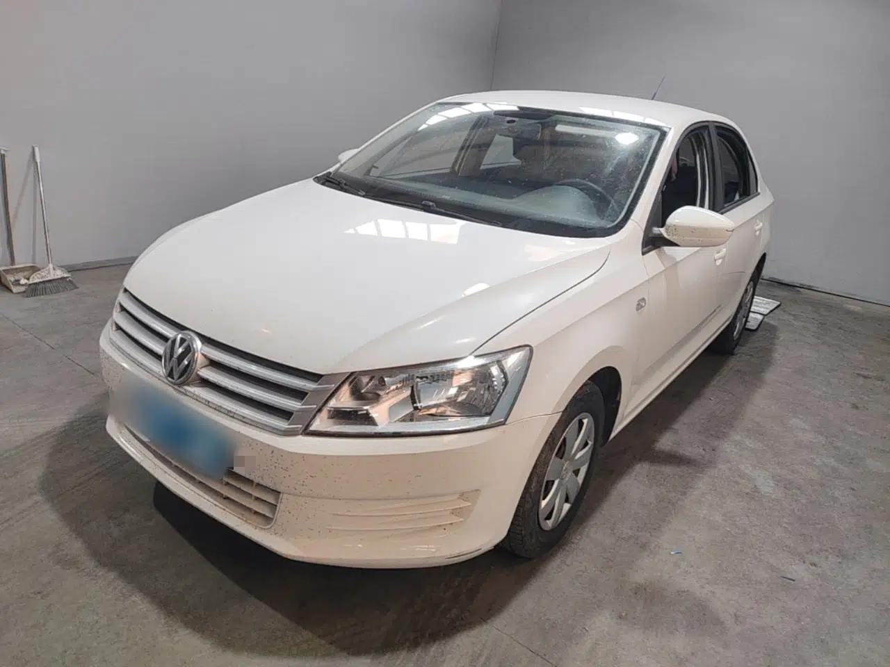 Volkswagen Santana 2015 1.6L Automatic Fashion Edition — миниатюра 1
