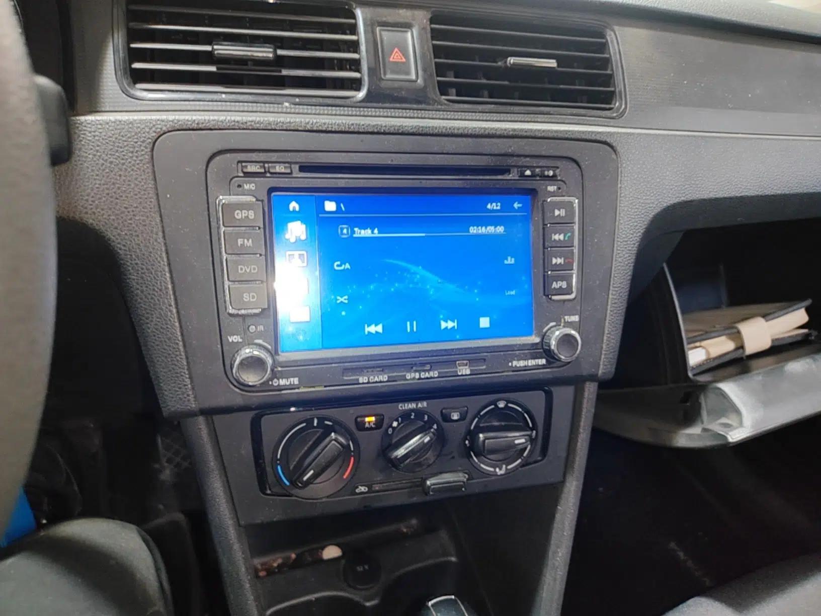 Volkswagen Santana 2015 1.6L Automatic Fashion Edition — миниатюра 15