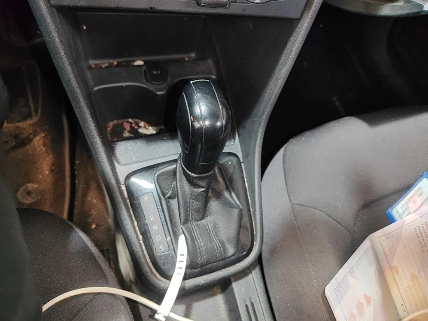 Volkswagen Santana 2015 1.6L Automatic Fashion Edition — миниатюра 16