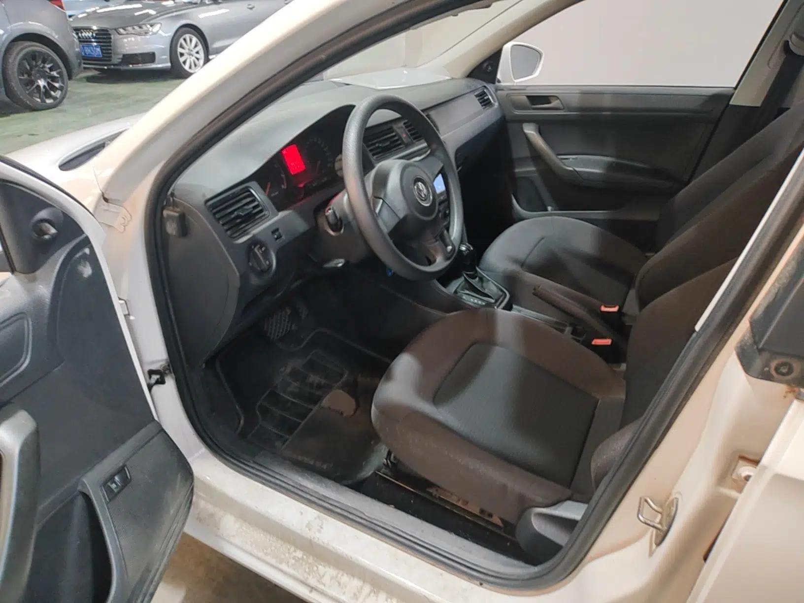 Volkswagen Santana 2015 1.6L Automatic Fashion Edition — миниатюра 17