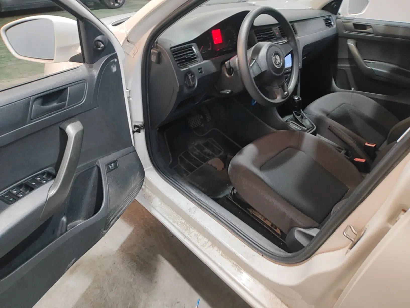 Volkswagen Santana 2015 1.6L Automatic Fashion Edition — миниатюра 18