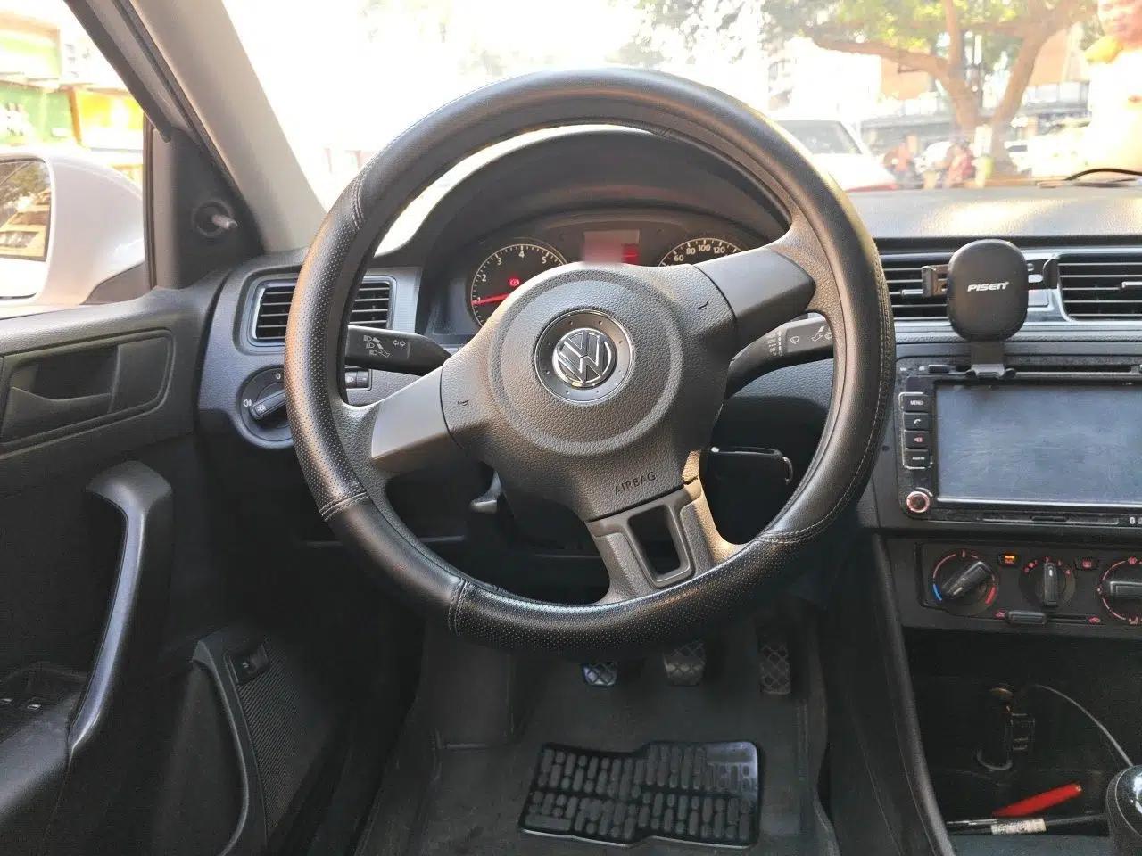 Volkswagen Santana 2013 1.4L Manual Fashion Edition — миниатюра 7