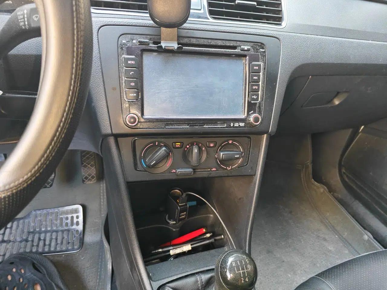 Volkswagen Santana 2013 1.4L Manual Fashion Edition — миниатюра 10
