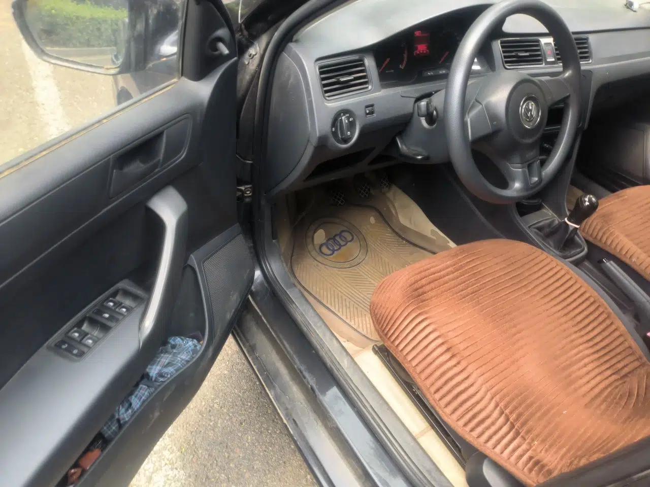 Volkswagen Santana 2013 1.4L Manual Fashion Edition — миниатюра 16