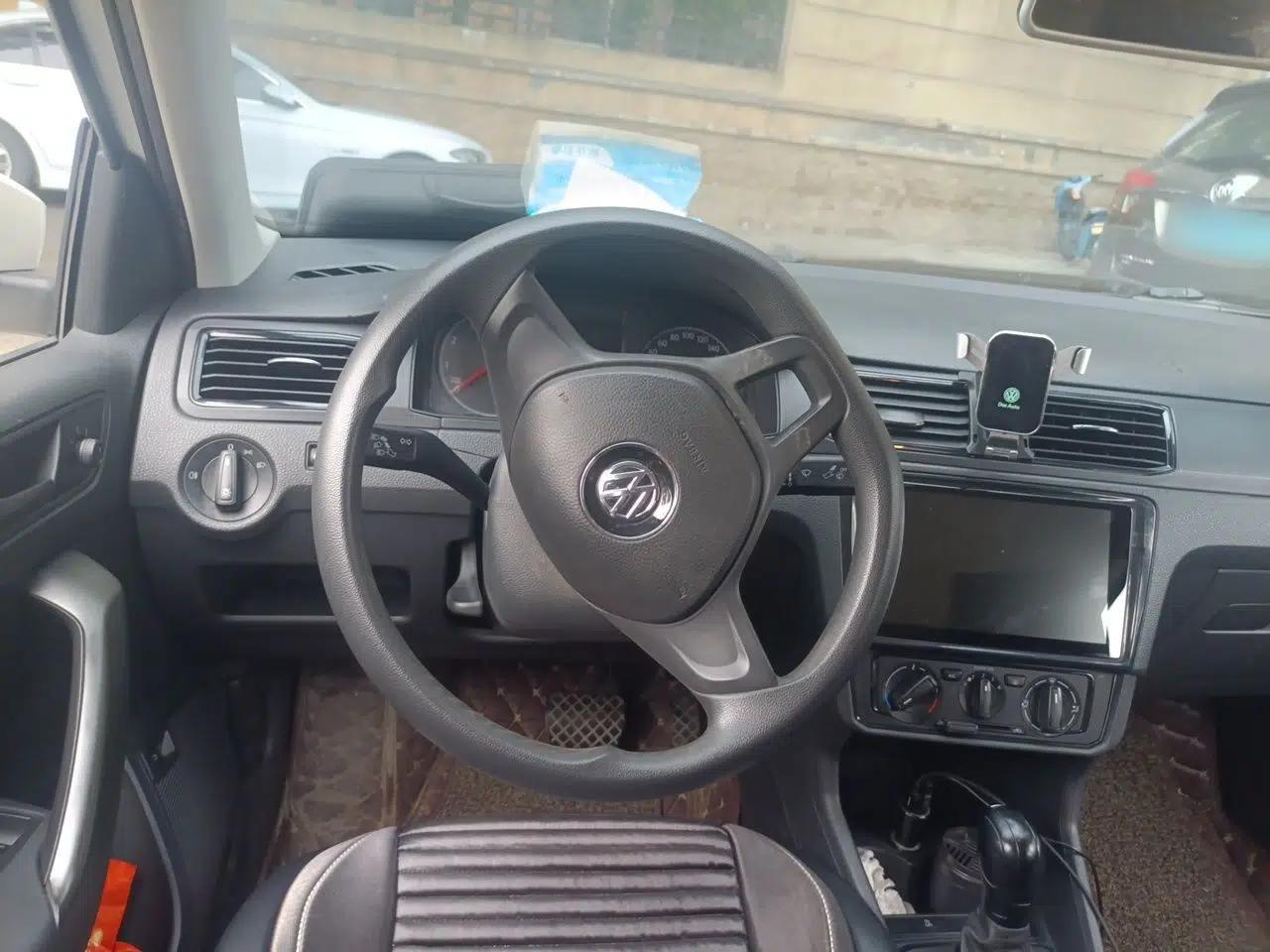 Volkswagen Santana 2018 1.5L Automatic Fashion Edition — миниатюра 10