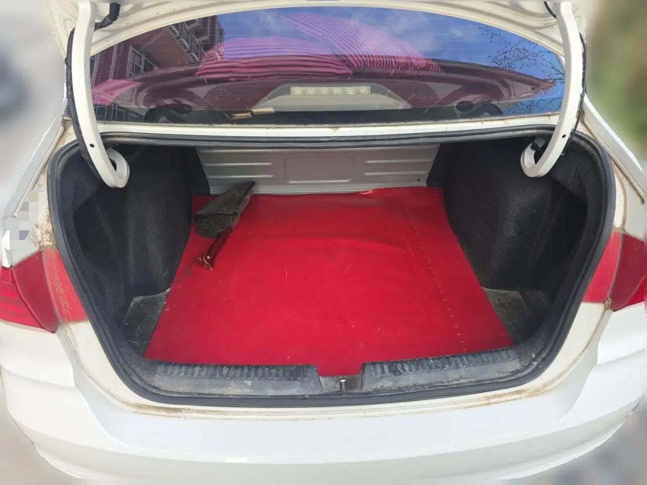 Volkswagen Santana 2016 1.4L Manual Fashion Edition — миниатюра 19