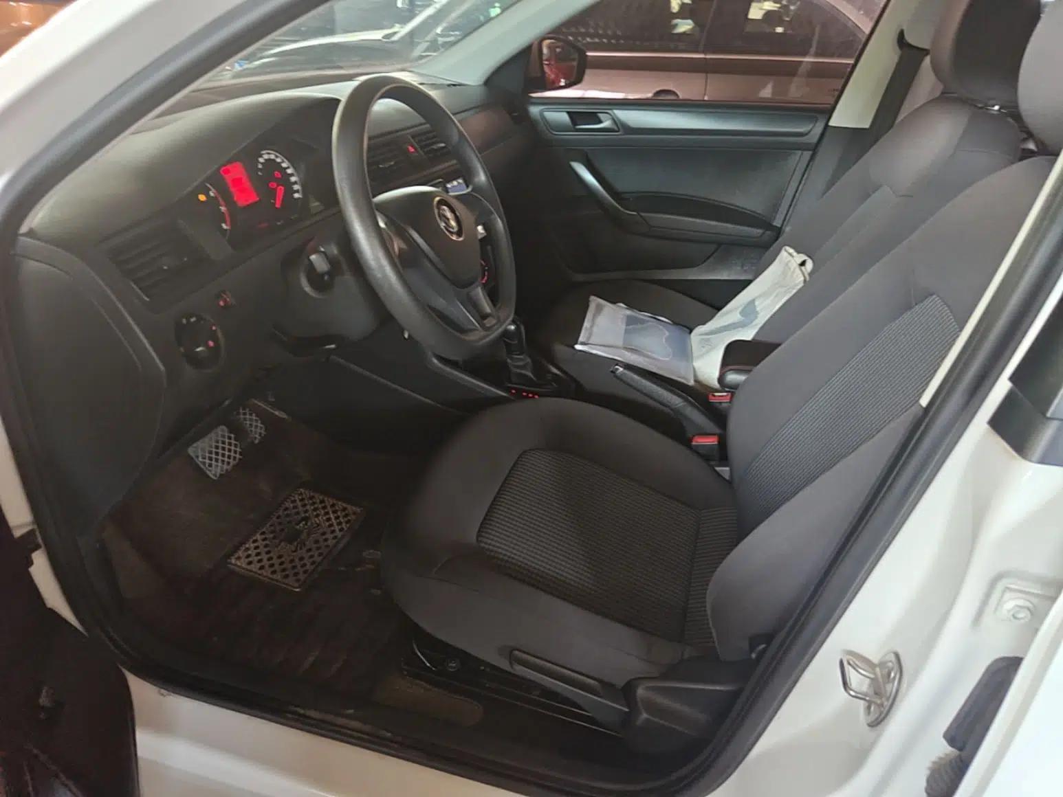Volkswagen Santana 2016 1.6L Automatic Fashion Edition — миниатюра 17