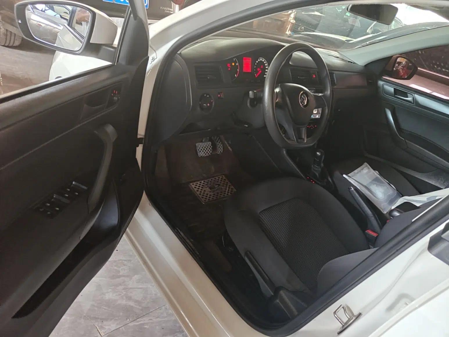 Volkswagen Santana 2016 1.6L Automatic Fashion Edition — миниатюра 18