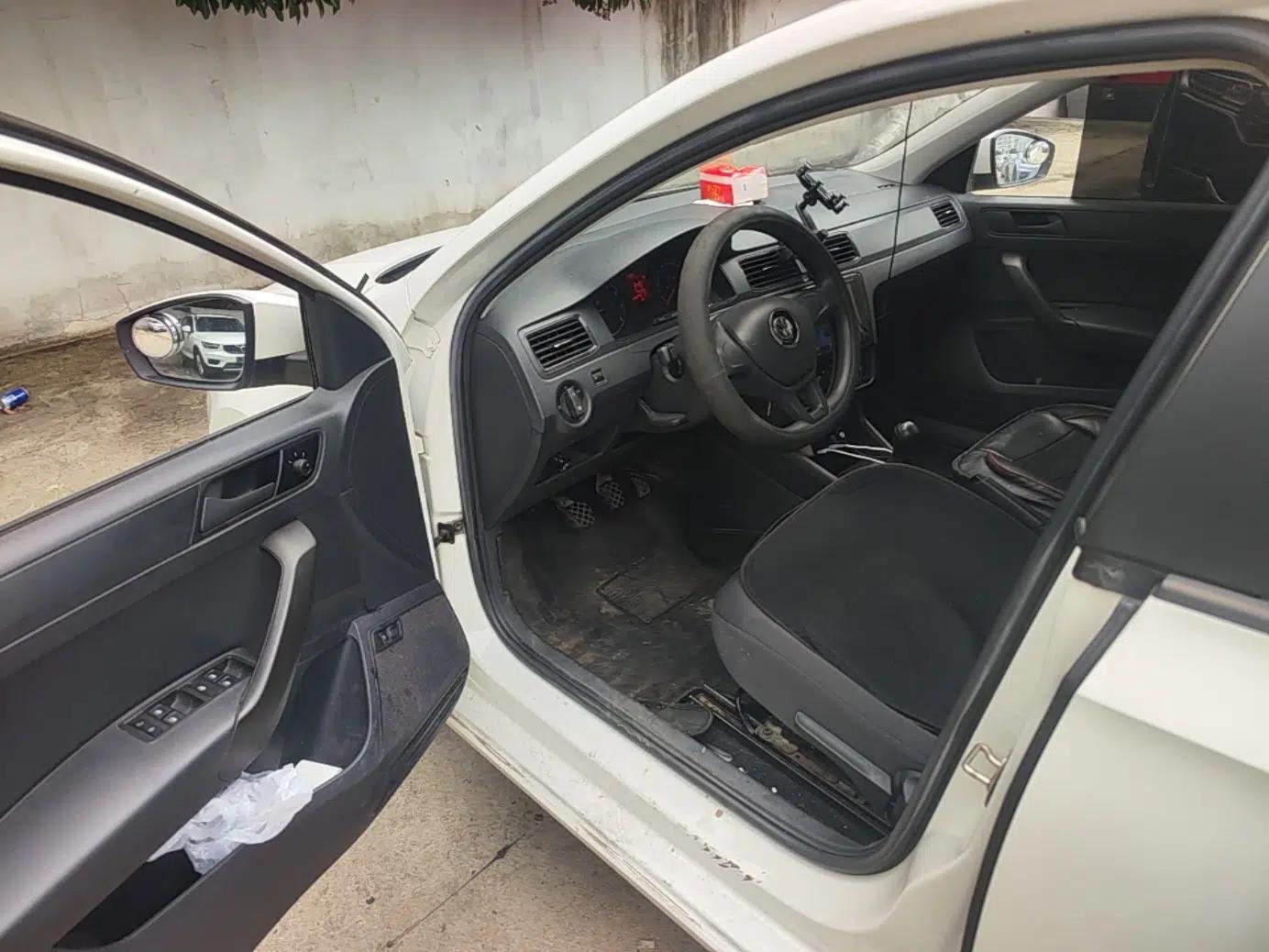 Volkswagen Santana 2018 1.5L Manual Fashion Edition — миниатюра 19