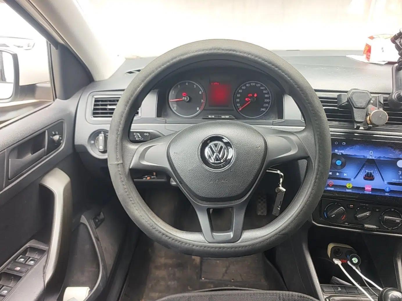 Volkswagen Santana 2018 1.5L Manual Fashion Edition — миниатюра 9
