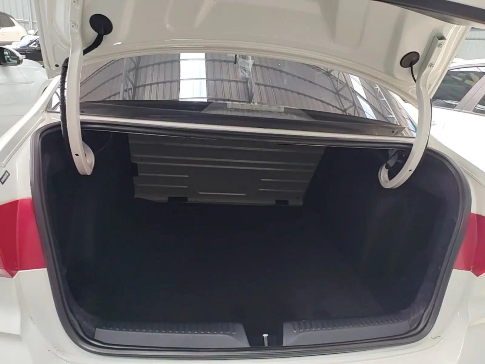 Volkswagen Santana 2019 1.5L Automatic Fashion Edition China VI — миниатюра 22