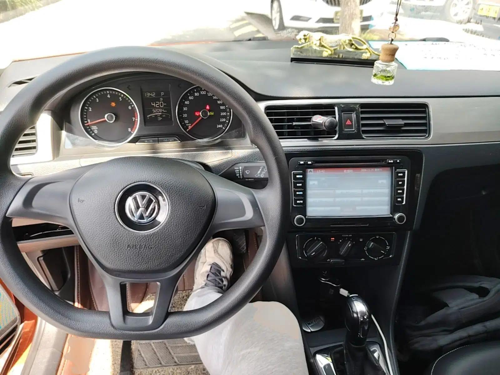 Volkswagen Santana 2015 Haval H6 1.6L Automatic Comfort Model — миниатюра 12