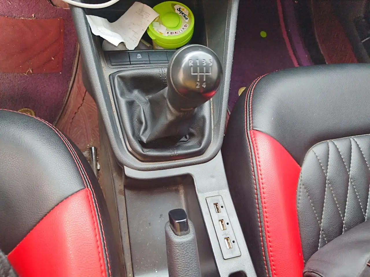 Volkswagen Santana 2021 1.5L Manual Fashion Edition — миниатюра 14