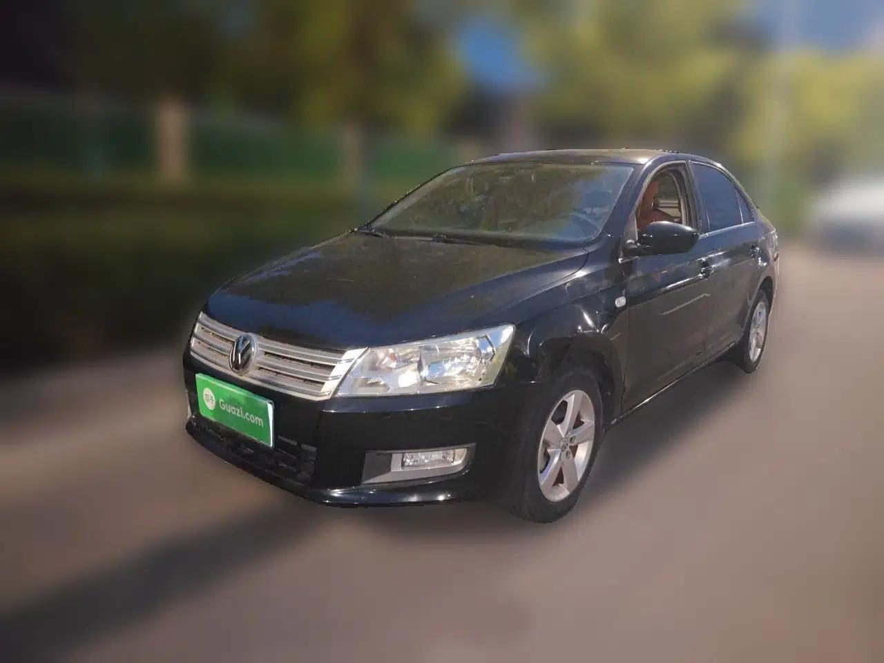 Volkswagen Santana 2013 1.6L Manual Comfort Edition — миниатюра 1