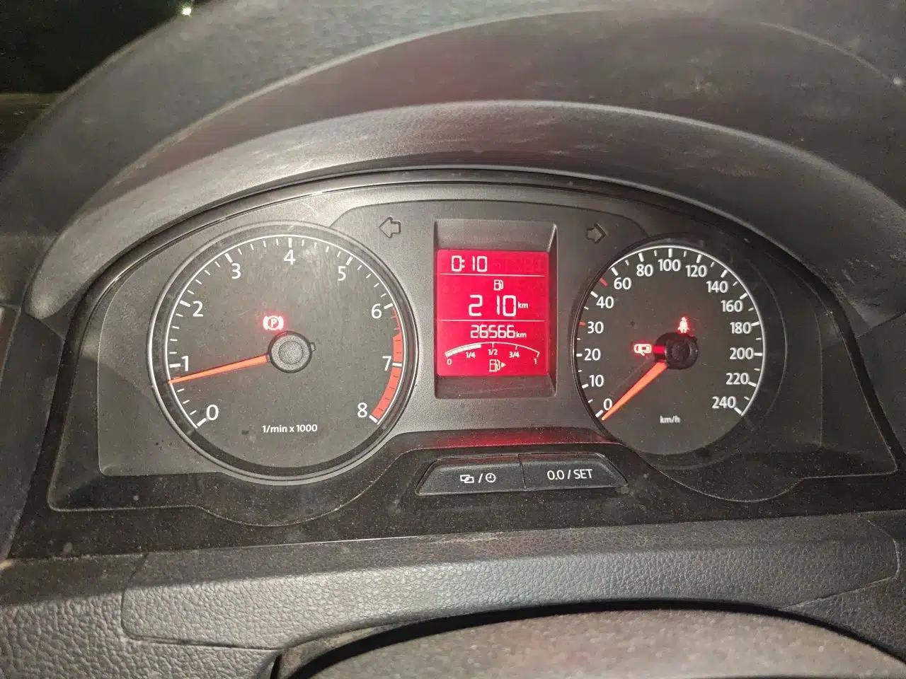 Volkswagen Santana 2013 1.6L Manual Comfort Edition — миниатюра 11