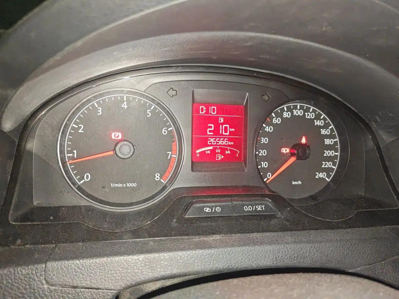 Volkswagen Santana 2013 1.6L Manual Comfort Edition — миниатюра 12
