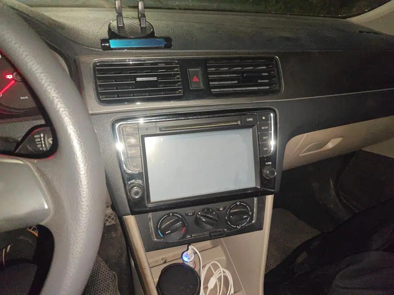 Volkswagen Santana 2013 1.6L Manual Comfort Edition — миниатюра 13