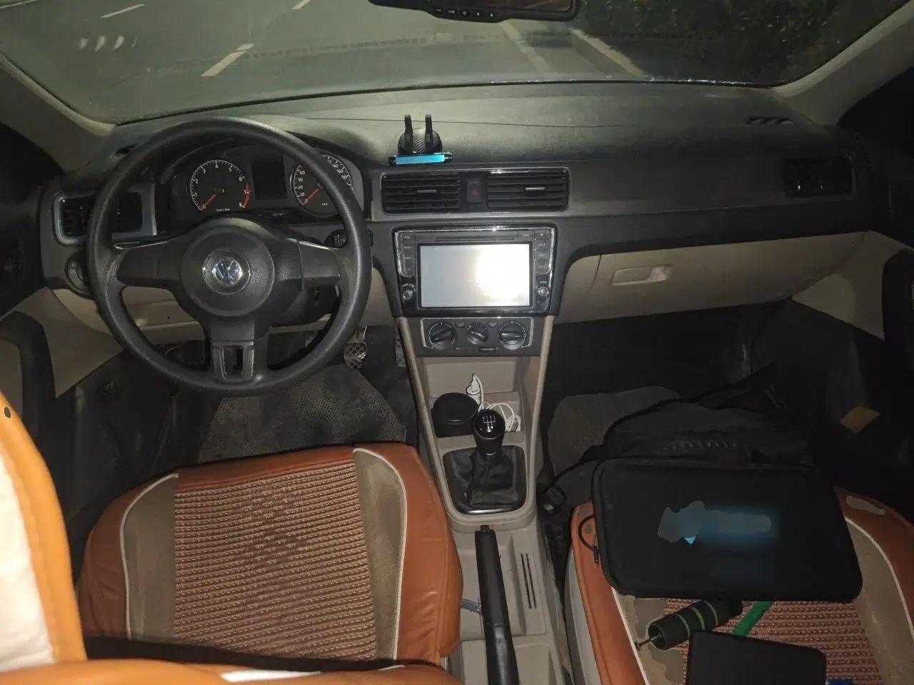 Volkswagen Santana 2013 1.6L Manual Comfort Edition — миниатюра 9