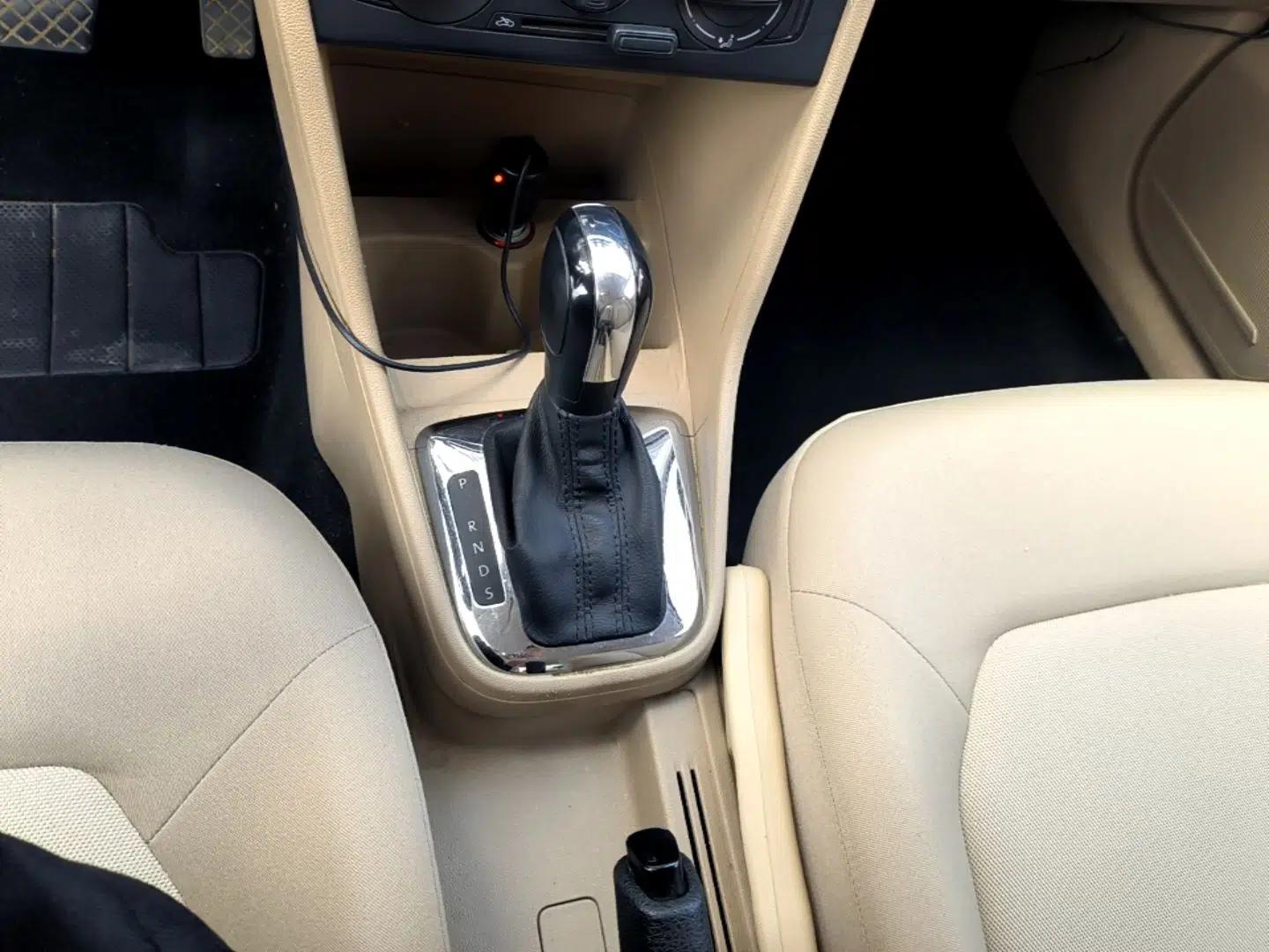 Volkswagen Jetta 2015 1.6L Automatic Fashion Model — миниатюра 16