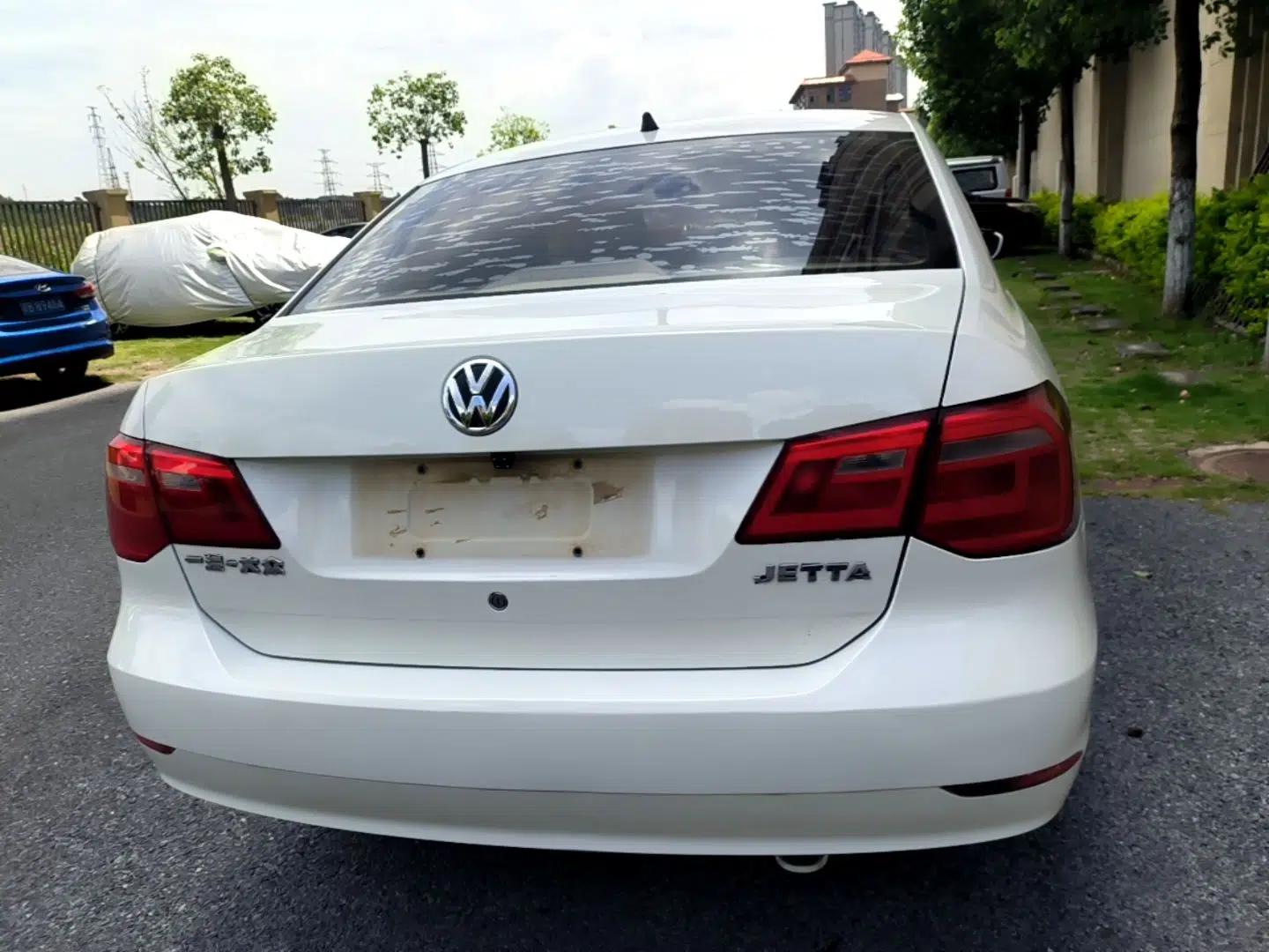 Volkswagen Jetta 2015 1.6L Automatic Fashion Model — миниатюра 5