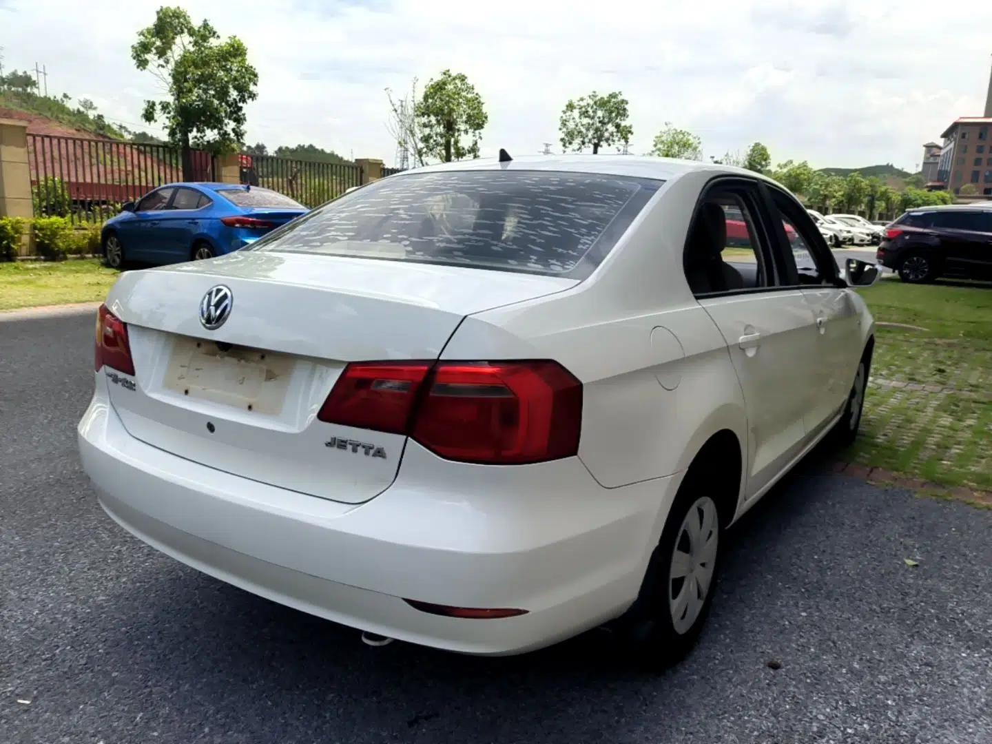 Volkswagen Jetta 2015 1.6L Automatic Fashion Model — миниатюра 6