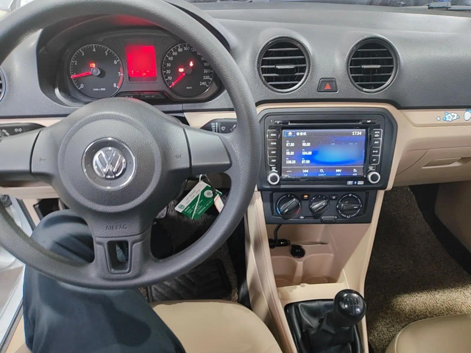 Volkswagen Jetta 2015 1.4L Manual Fashion Model — миниатюра 17