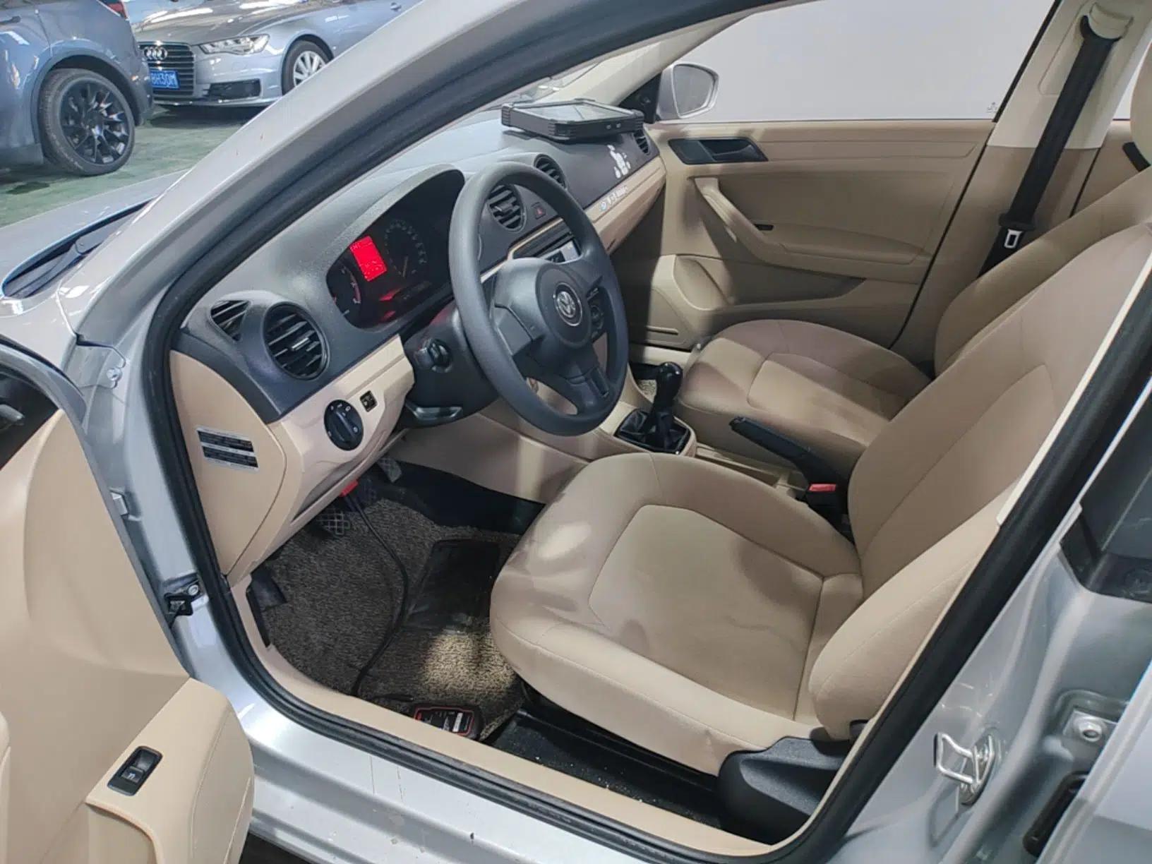 Volkswagen Jetta 2015 1.4L Manual Fashion Model — миниатюра 22