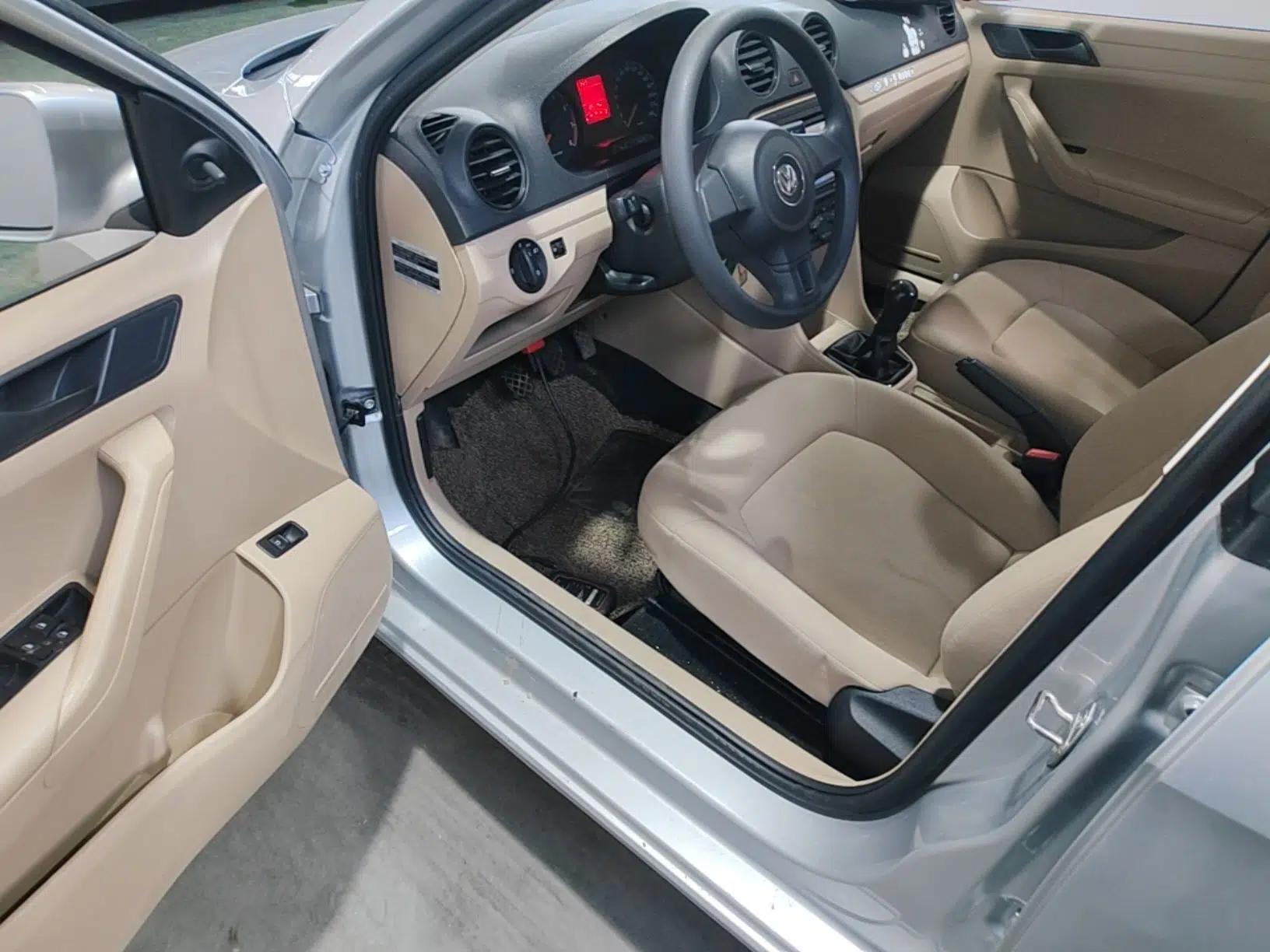 Volkswagen Jetta 2015 1.4L Manual Fashion Model — миниатюра 23