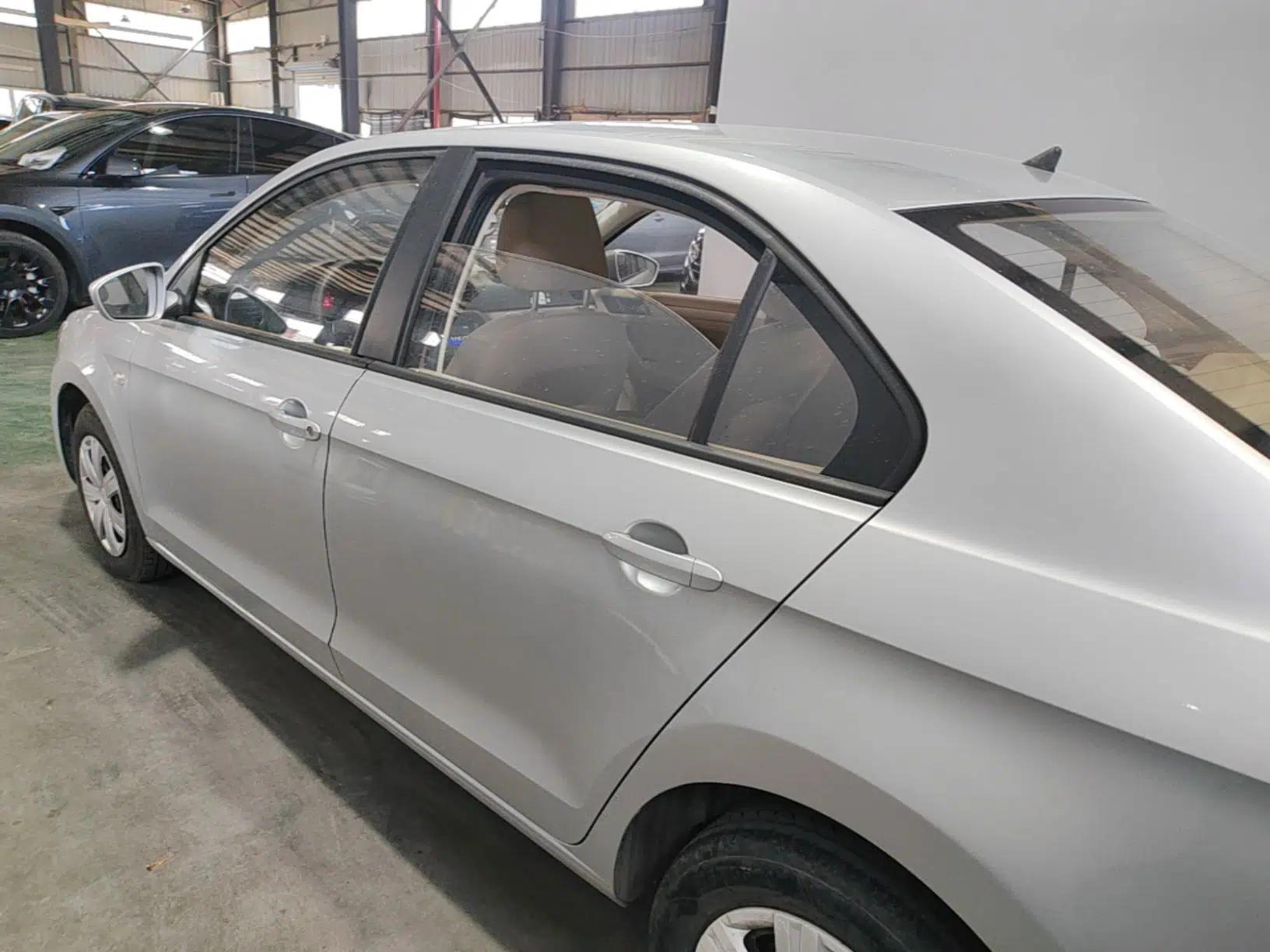 Volkswagen Jetta 2015 1.4L Manual Fashion Model — миниатюра 4