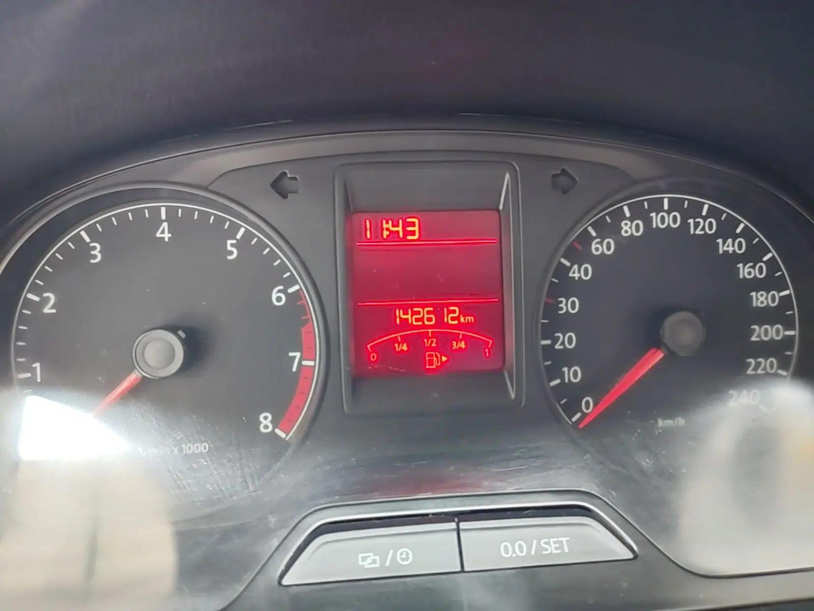 Volkswagen Jetta 2015 1.4L Manual Comfort Model — миниатюра 14