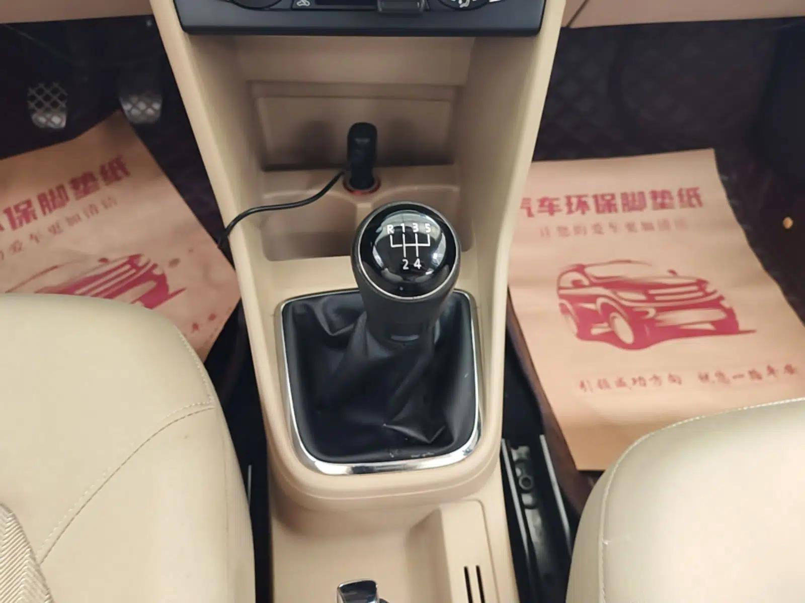 Volkswagen Jetta 2015 1.4L Manual Comfort Model — миниатюра 16