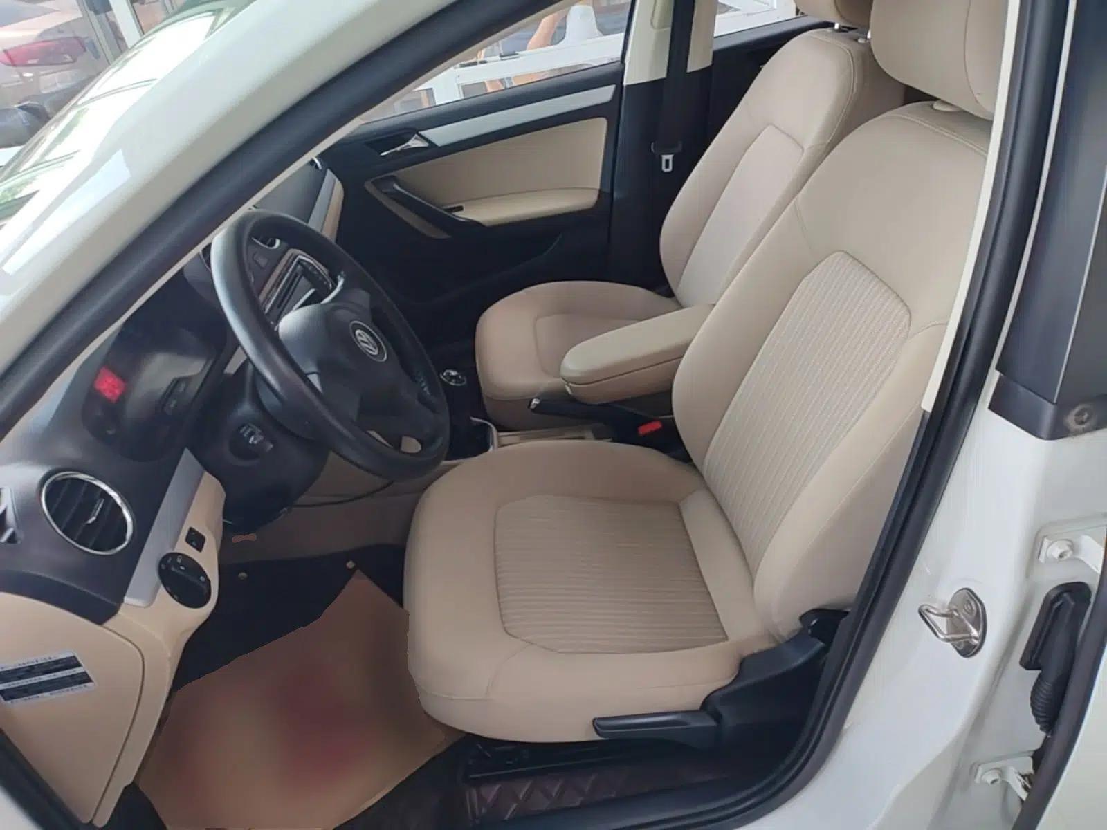 Volkswagen Jetta 2015 1.4L Manual Comfort Model — миниатюра 17