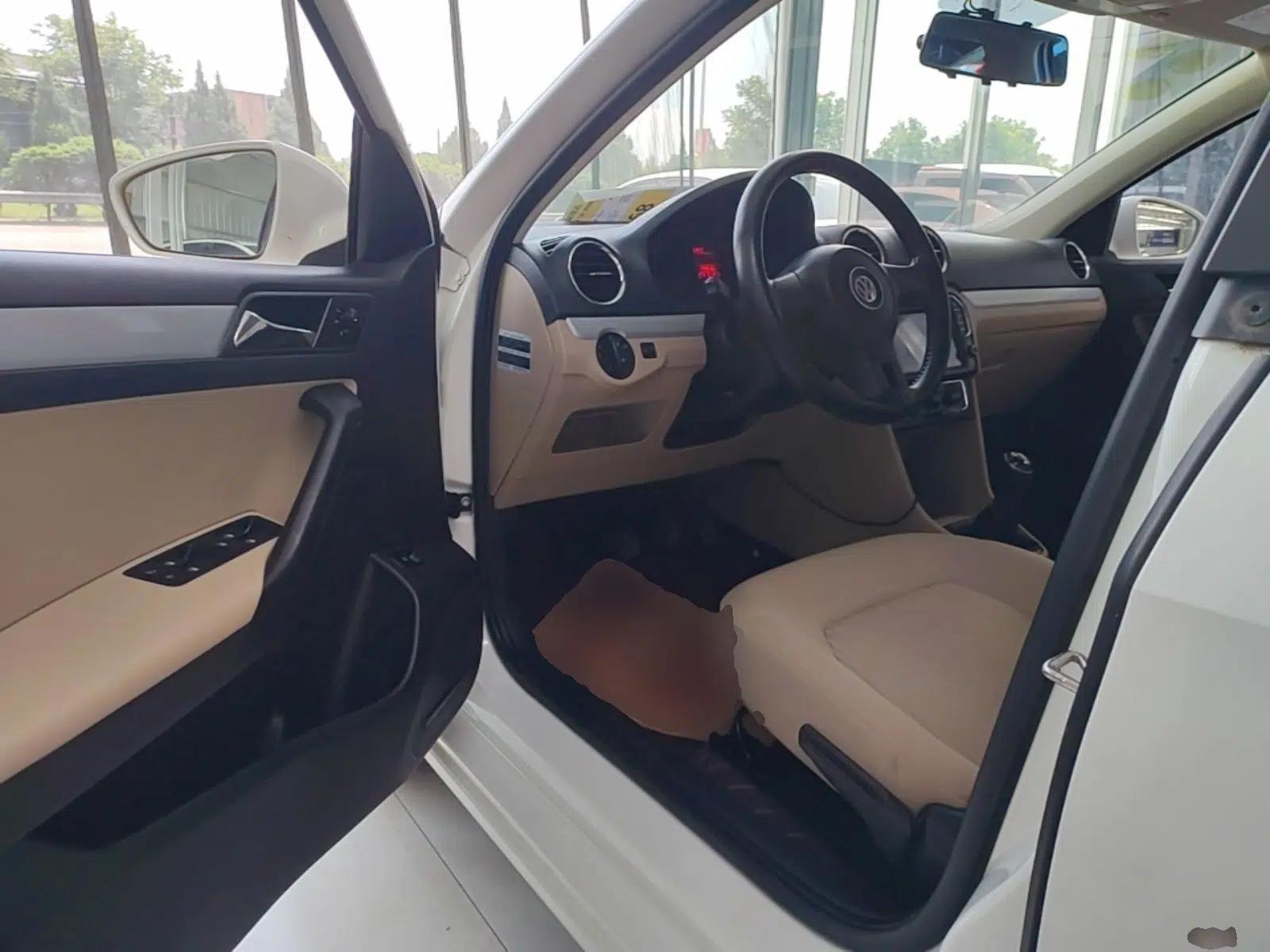 Volkswagen Jetta 2015 1.4L Manual Comfort Model — миниатюра 18