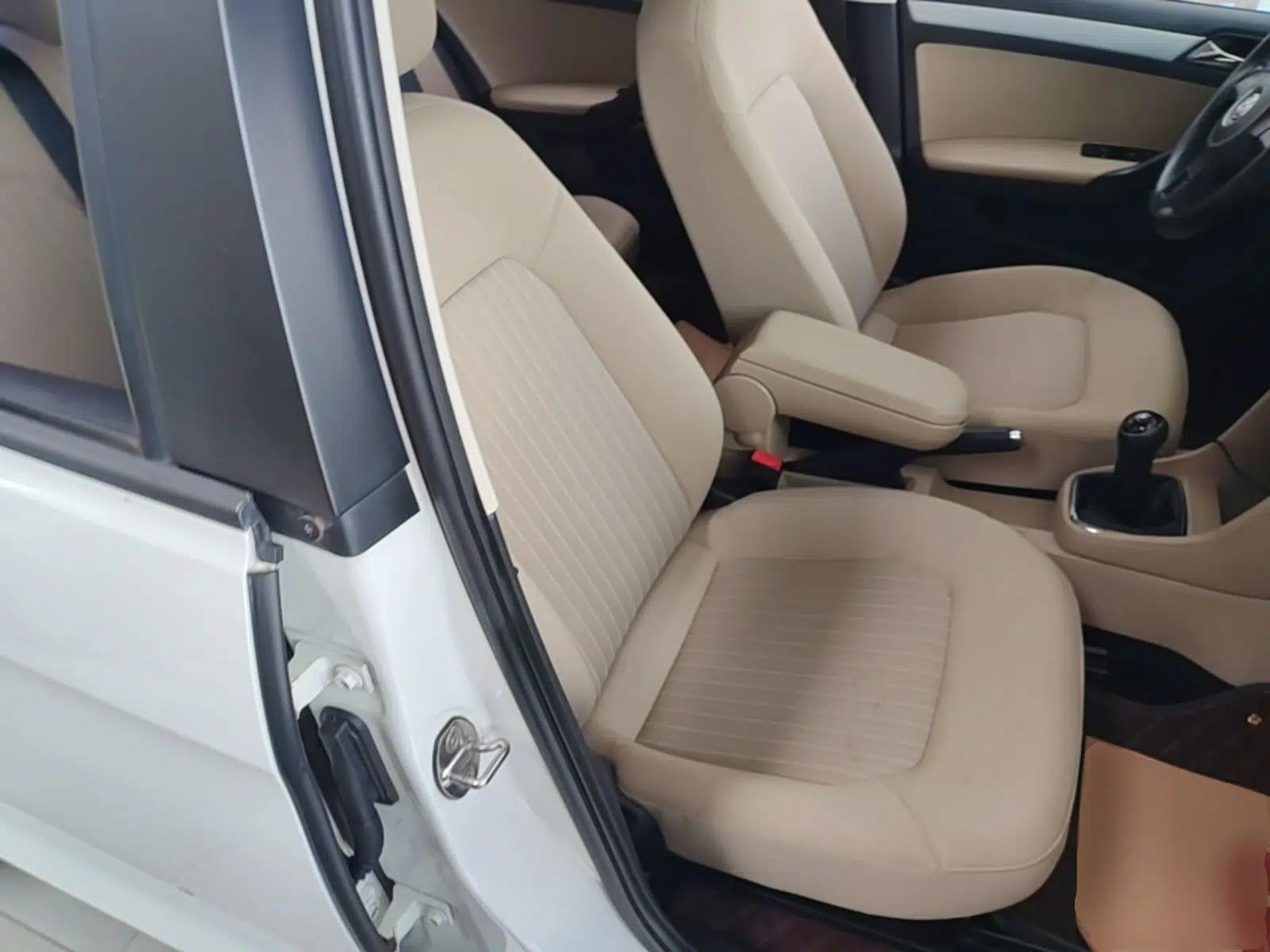 Volkswagen Jetta 2015 1.4L Manual Comfort Model — миниатюра 19